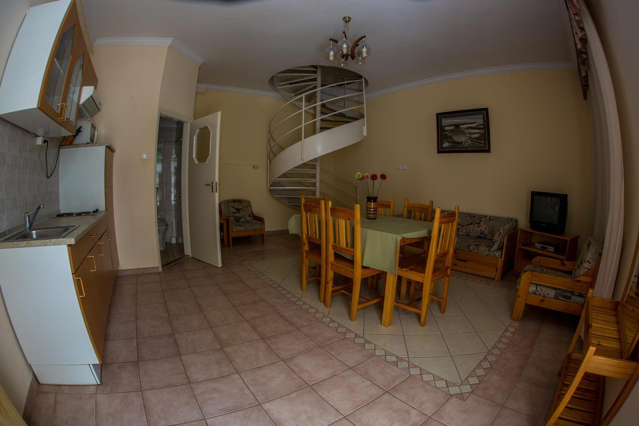 Aqua Line Apartmanhaz Hajduszoboszlo Exterior photo