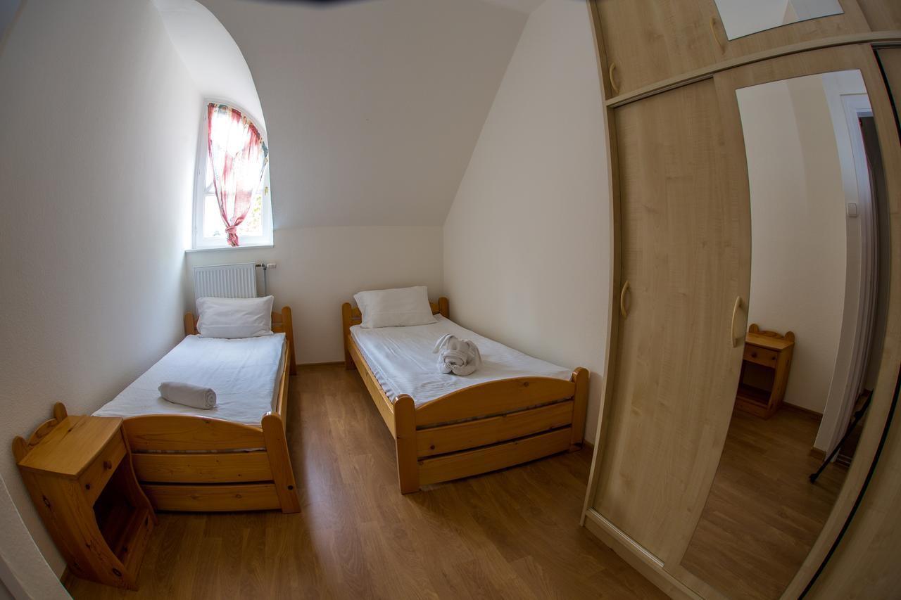 Aqua Line Apartmanhaz Hajduszoboszlo Exterior photo