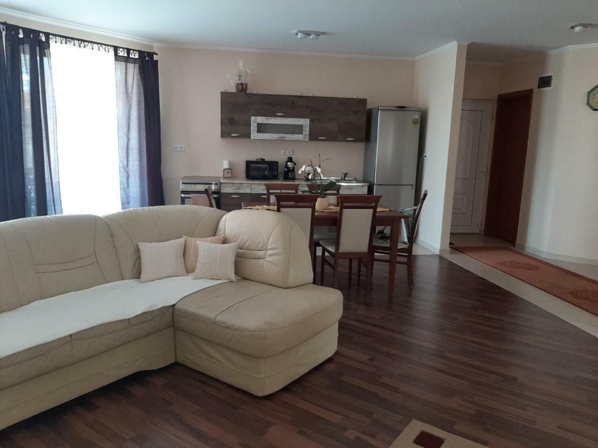 Aqua Line Apartmanhaz Hajduszoboszlo Exterior photo